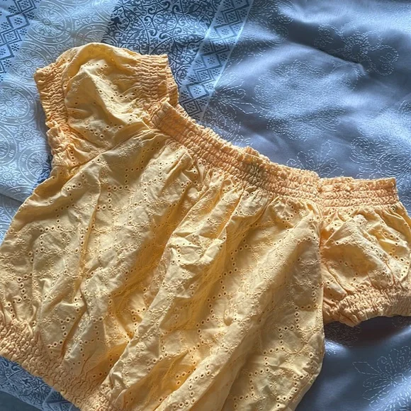 Cute yellow patterned top - Picture 2 of 2